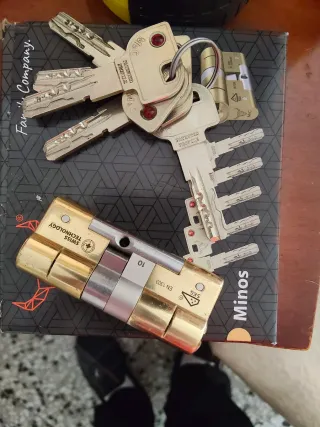 Cilindro M&C Minos con 5 llaves