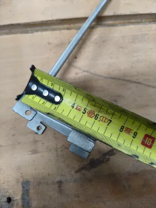 Ganchos metálicos para estantería