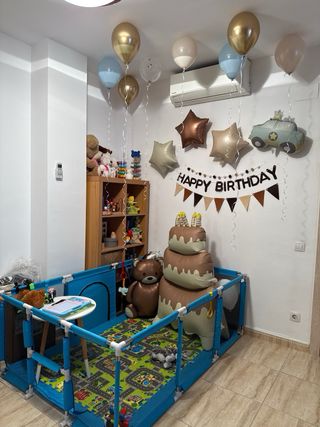 Cuna y parque infantil + mesa y andador de regalo