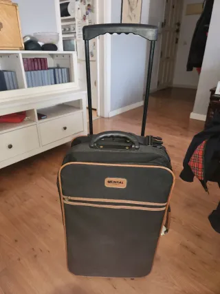 Maleta de viaje MENSAL negra y marrón