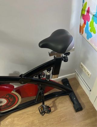 Bicicleta Estática Roja y Negra