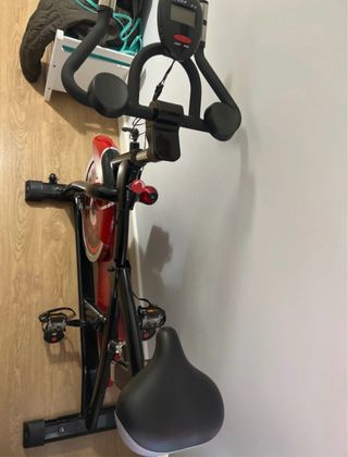 Bicicleta Estática Roja y Negra