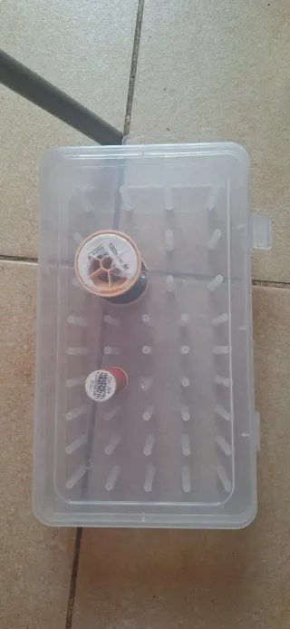 Caja porta bobinas de hilo