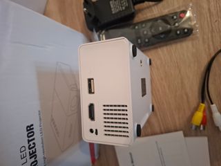 Mini Proyector LED Portátil - Cine en Casa