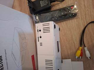 Mini Proyector LED Portátil - Cine en Casa