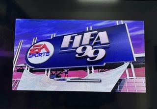 Consola PlayStation 1 (PS1) + FIFA 99 + mando