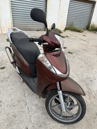 Moto Scooter Marrón