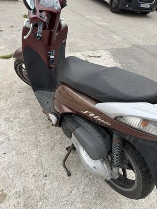 Moto Scooter Marrón
