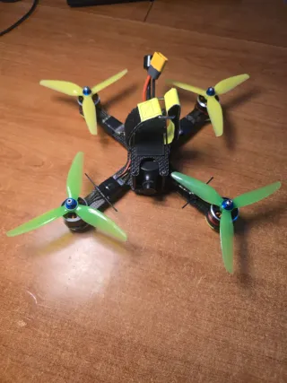 Drone FPV com Baterias