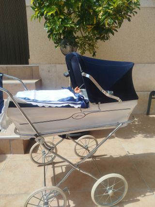 Carrito de juguete Arrue incluye muñeco con ropita