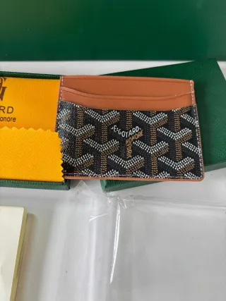 Tarjetero Goyard Paris Marrón