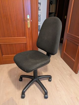Silla de oficina negra
