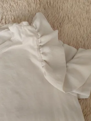 Camiseta Zara blanca volantes talla S