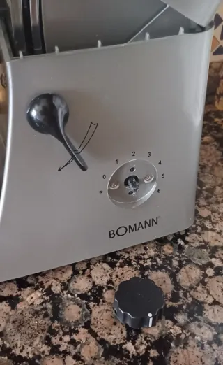 Amasadora 1200W en buen estado. Amasa 2–3 kg de h