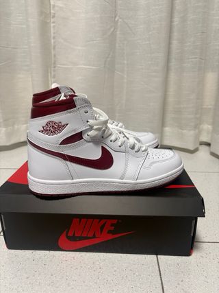 Nike Air Jordan 1 High - Blancas y Rojas