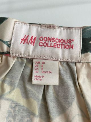 Falda H&M floral beige y verde