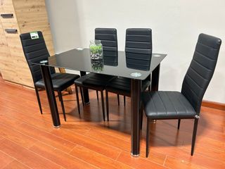 Mesa Comedor Negra con 4 Sillas Negras