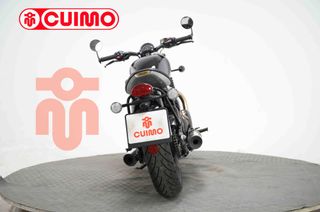 TRIUMPH BONNEVILLE BOBBER