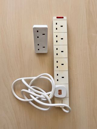 Regleta 6 enchufes UK + Adaptador EU
