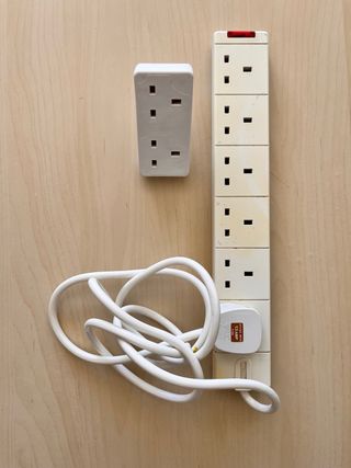 Regleta 6 enchufes UK + Adaptador EU
