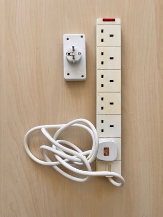 Regleta 6 enchufes UK + Adaptador EU