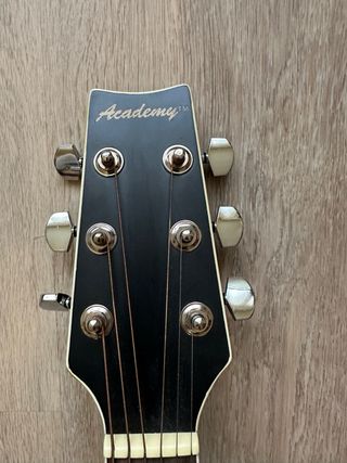 Guitarra Acústica Negra con Pastilla