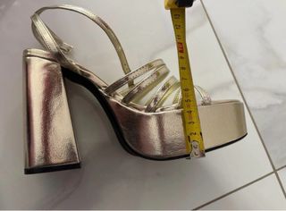 Sandalias doradas tacón plataforma
