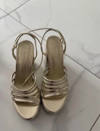 Sandalias doradas tacón plataforma