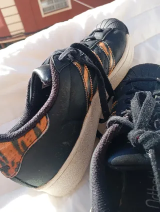 Adidas Superstar Negro Naranja