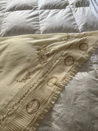 Manteleta/Pico Bordado Traje Regional