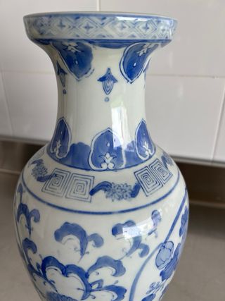 Jarrón Cerámica Azul y Blanco