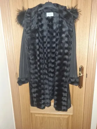Elegante gabardina negra talla 46 (XL)