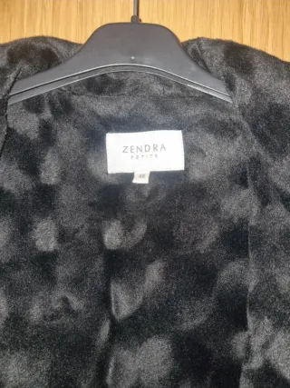 Elegante gabardina negra talla 46 (XL)