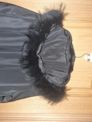 Elegante gabardina negra talla 46 (XL)