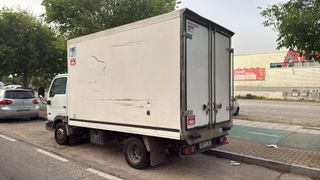Nissan Cabstar con cajón refrigerado, año 2005