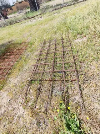 Lote 8 cortes de mallazo de hierro