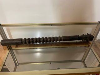 Maza de madera con púas