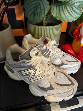 New Balance 9060 Talla 38 Beige/Gris