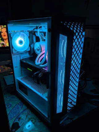 MONTAJE A MEDIDA DE ORDENADORES GAMING Y OFICINA