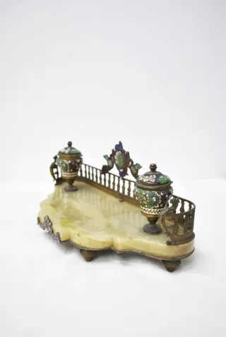 Antigua escribanía de ónix y cloisonné