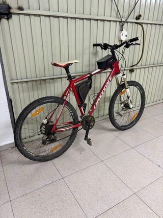 Bicicleta Cannondale Trail Roja