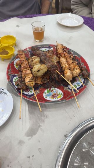 buscando trabajo como ayudante de cocina o camarer