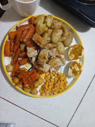buscando trabajo como ayudante de cocina o camarer