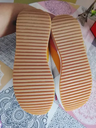 Zapatillas Banbas Beige y Blancas