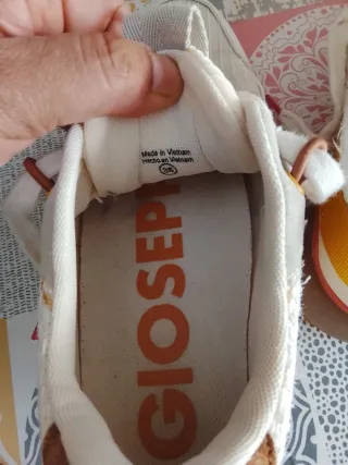 Zapatillas Banbas Beige y Blancas