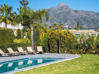 Chalet en alquiler en Los Naranjos - Las Brisas en Marbella