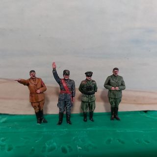 1. Personajes Históricos IIGM 1/72