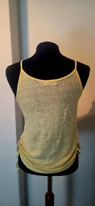 Camiseta tirantes amarilla de lino - ZARA