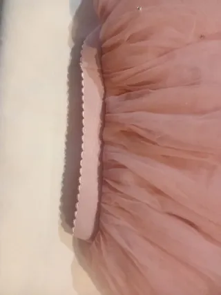 Falda tul rosa con pedrería bordada a mano