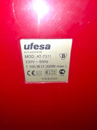 Aspiradora UFESA 1300W Electrónica Roja